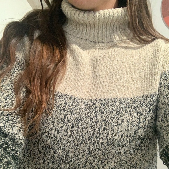 Cozy turtleneck sweater - Picture 2 of 5